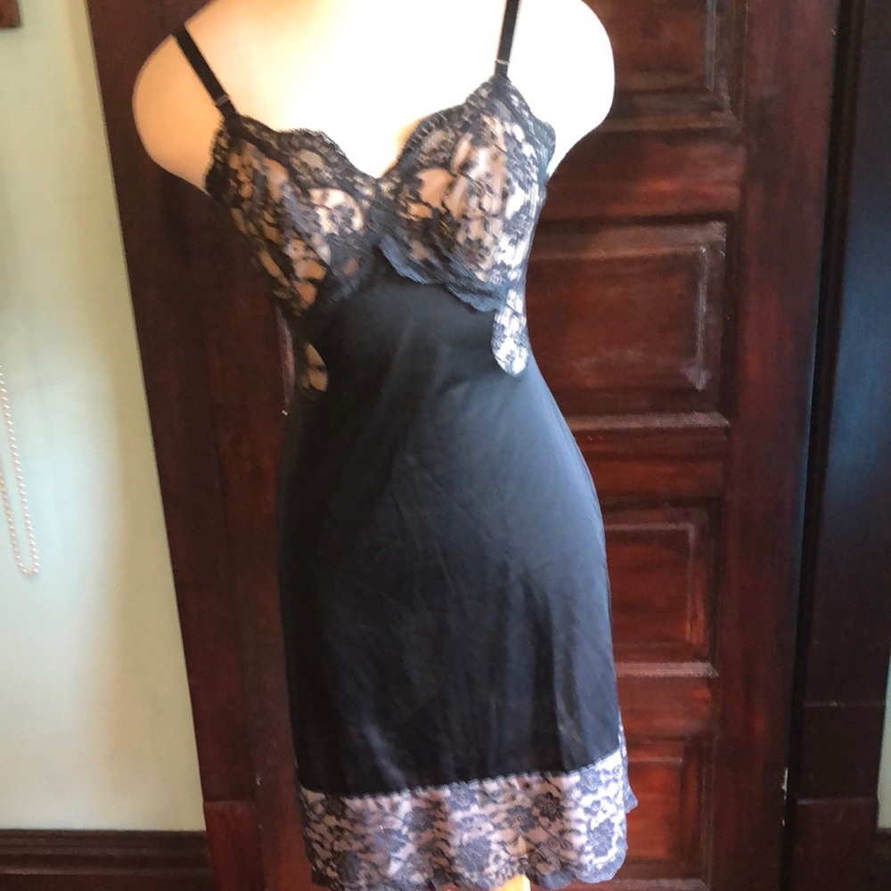 Vintage Gossard slip /32short/ black lace with nude underlay at bodice&hemline